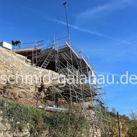12 meter Gerüst zur Sanierung der Trockenmauern in der Roßwager Halde zwischen Pforzheim und Bietigheim