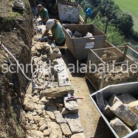 Trockenmauerbau mit klassischer Hintermauerung über der Enzschleife bei Roßwag