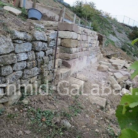 Weinbergsmauerbau in der Roßwager Halde durch Hans Schmid GmbH