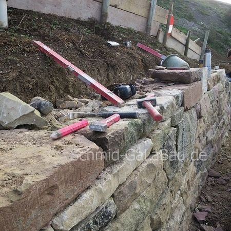 Trockenmauersanierung über dem Roßwager Amphitheater