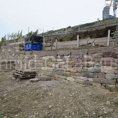 Zweiter Bauabschnitt Weinbergsmauersanierung im 'Projektweinberg' in der Roßwager Halde