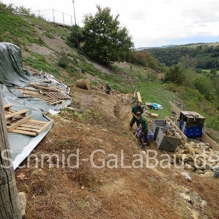Fundament für Trockenmauer im Projekt Weinberg Roßwager Halde