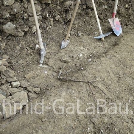 Grabewerkzeug zum Trockenmauer Abbau und Fundamentation