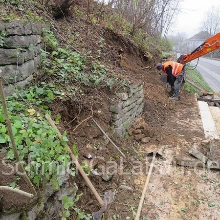 Trockenmauer Abbau und Grabearbeiten durch Hans Schmid GmbH