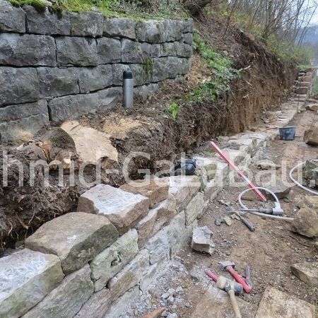 Trockenmauer am Enztalradweg zwischen Roßwag und B 10 / Seemühle
