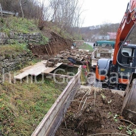 Rodung der Gehölze und Fundament Grabearbeiten
