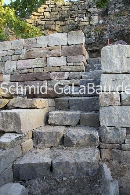 neue Weinbergtreppe mit Trockenmaueranschlüssen im Lembergerland
