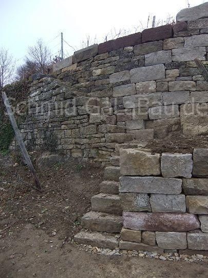 Das Gerüst ist abgebaut. Nun sieht man die Treppe wieder in Ihrer vollen Pracht.